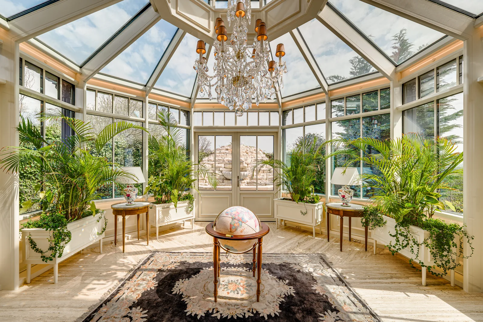 Carácter social — salón, enfilada, orangerie acristalada