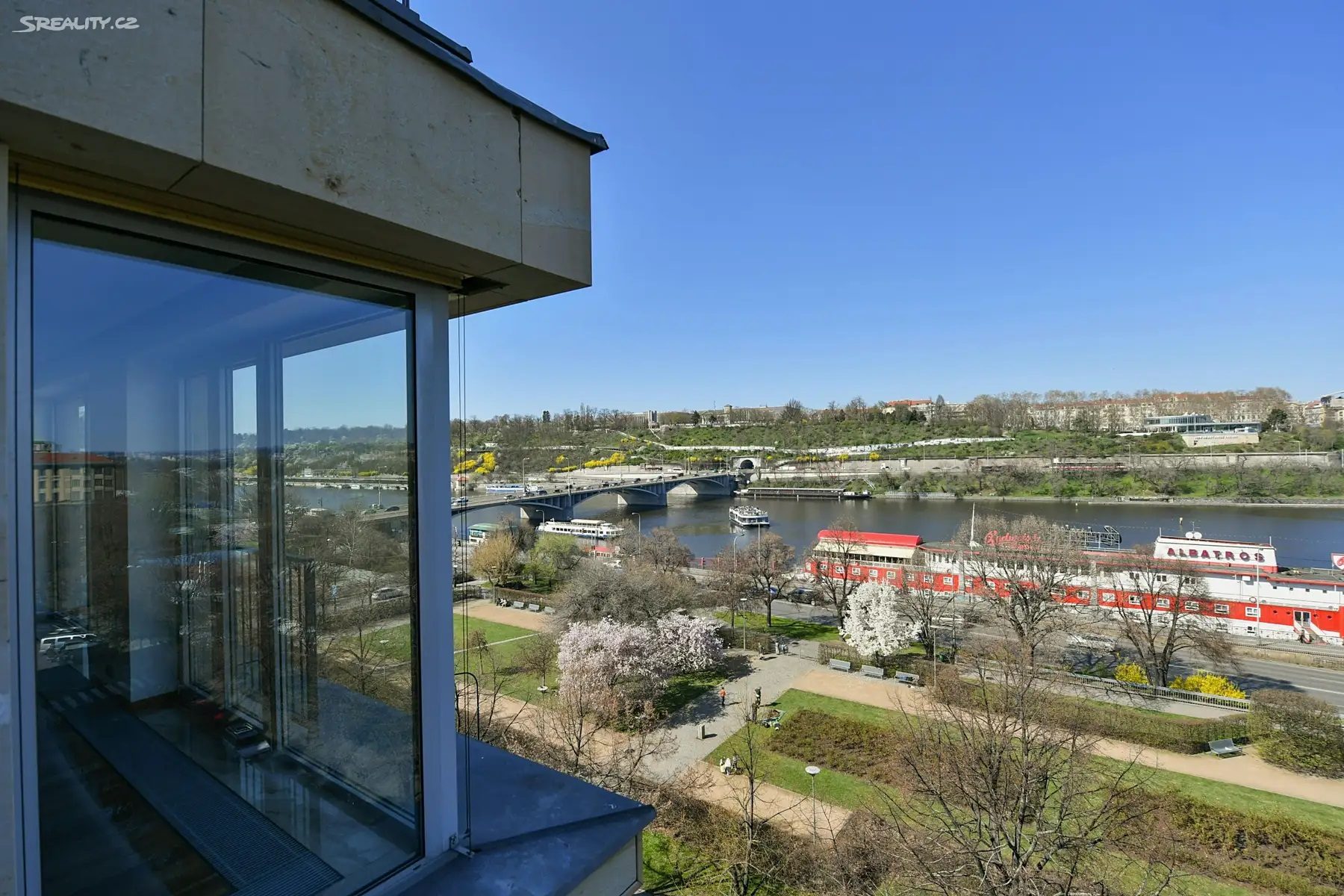 Family apartment with views of the Vltava and Letná Gardens - Photos 1